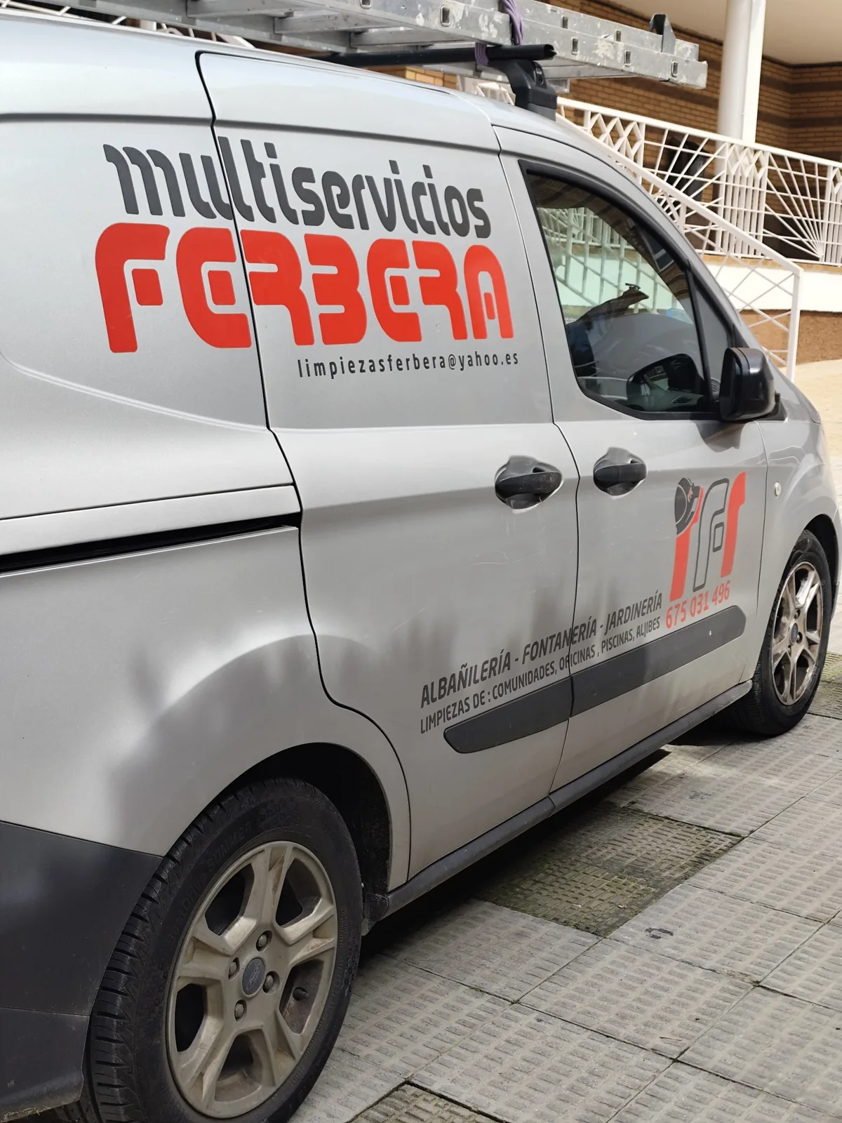 Furgoneta de Multiservicios Ferbera en Linares